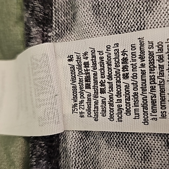 PINK Gray Leopard Sleepwear Top Size M - Picture 5 of 5